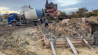 видео: Заливаем фундамент в Витязево картинка: Заливаем фундамент в Витязево