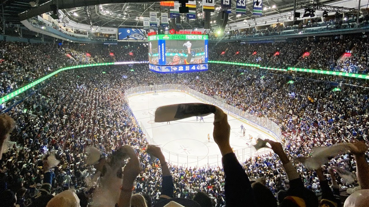 BACK TO BACK GOALS IN 12 SECONDS INSANE COMEBACK  |Canucks vs Predators Game 1- FAN POV | PT 2