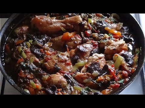 Видео рецепт Курица, тушенная с грибами и овощами