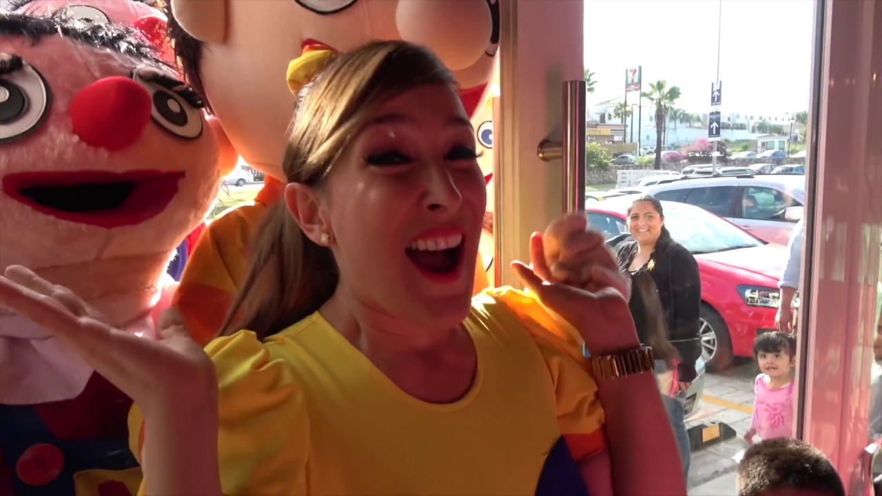 Fiesta sorpresa en Monkey Pizza - El Show de Bely y Beto