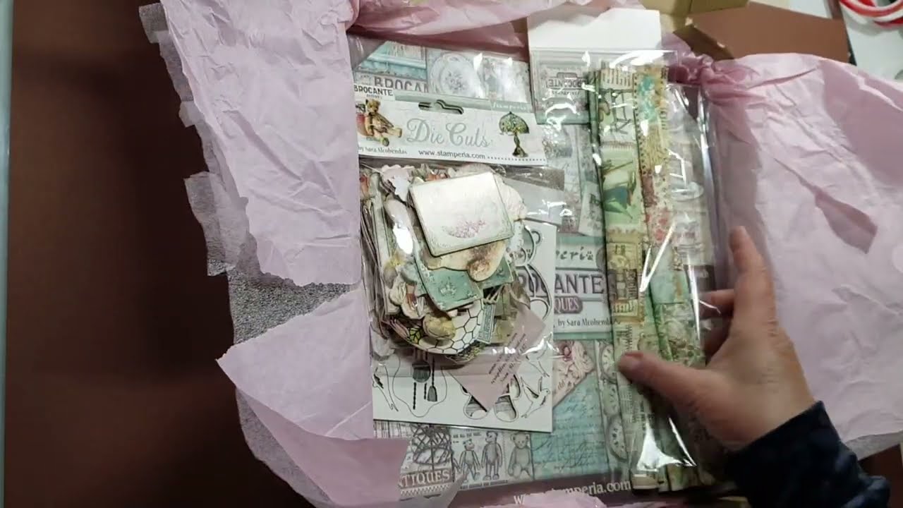 Présentation colis Mai avec la collection #brocante #stamperia #scrapbooking #tutorial #diy #album