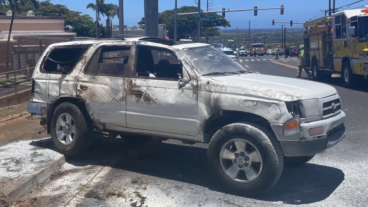 Teen girl injured after multi-vehicle rollover crash near Waipahu - YouTube