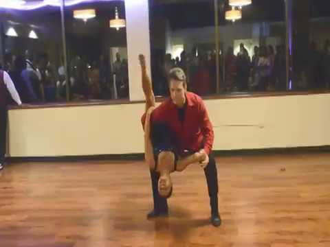 2016.12.16 - Mambo Fridays - c) Yumi & Robert PERFORMANCE [D7000-DVDmpg] ala moana foodland