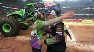 Monster Jam - Grave Digger defeats Captain America Monster Truck  in Atlanta - 2012
