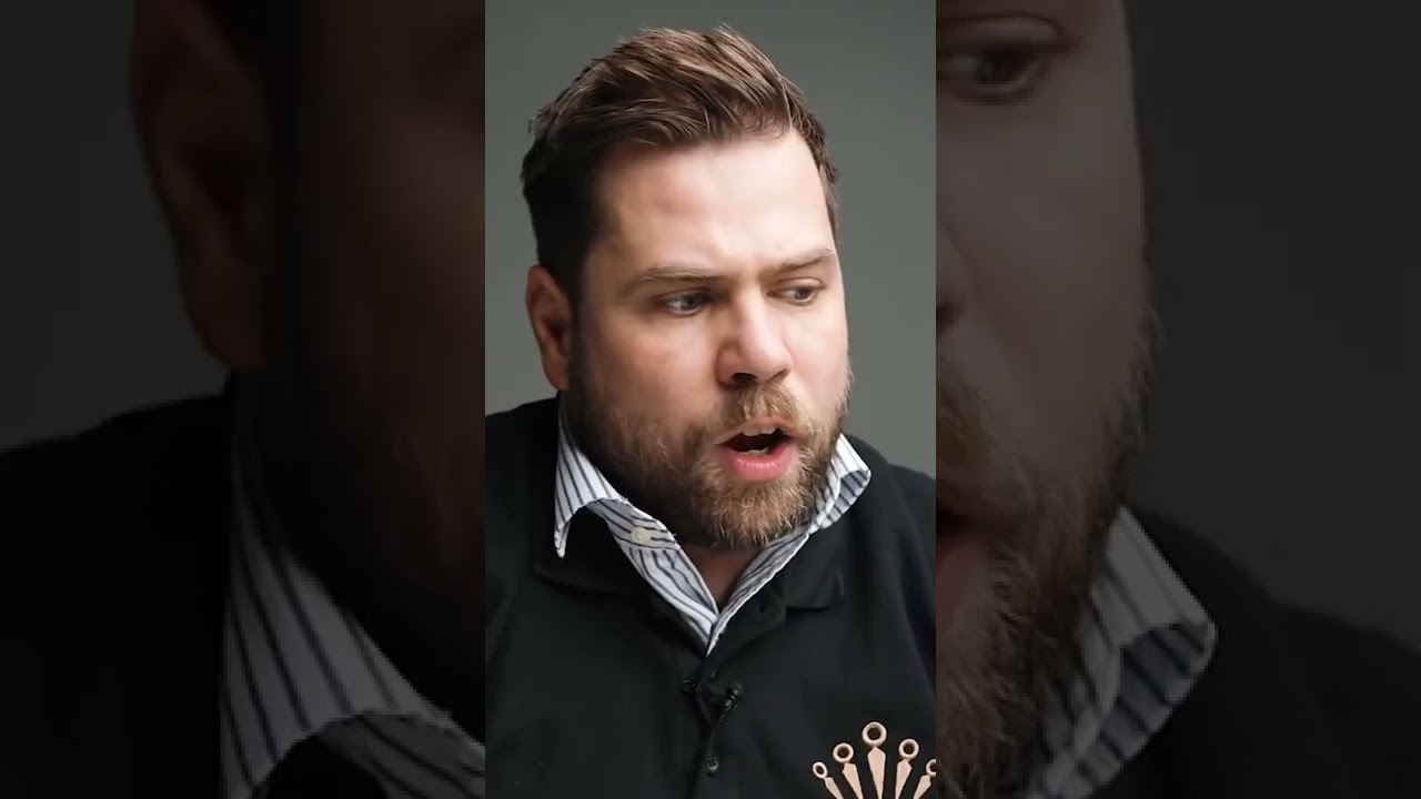 Watch Expert Reacts to Johnny Depp’s HORRIBLE Watch! 😂 🏴‍☠️ #shorts