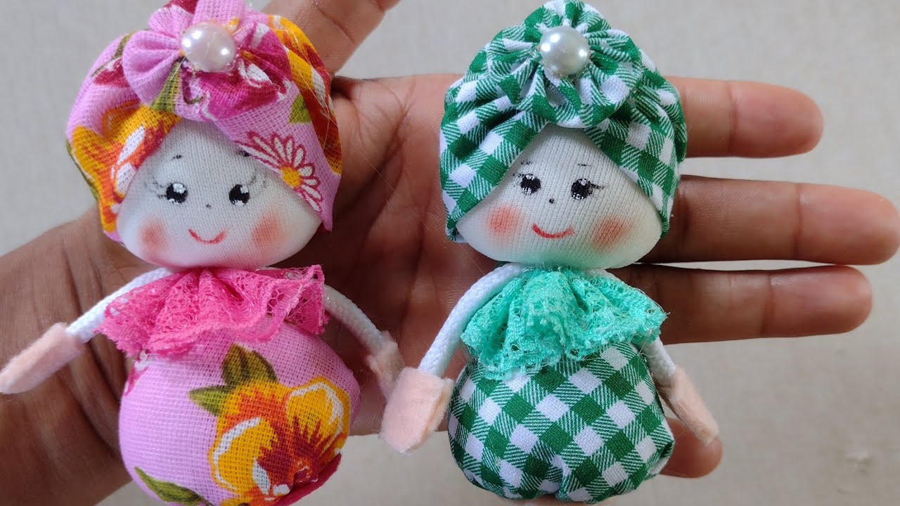 Com apenas 2 círculos de tecido fiz essas lindas bonequinhas