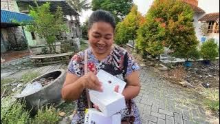 MBA MUR'S HAPPY SMILE GETTING A SURPRISE