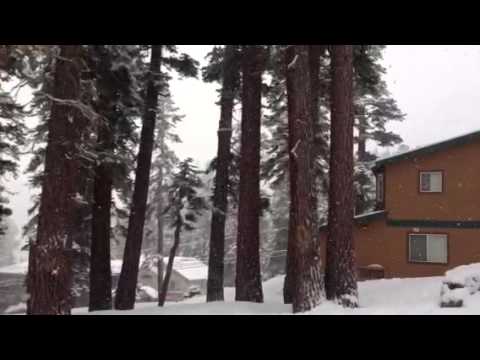 Mammoth California Snowing | Snow falling at Mammo...