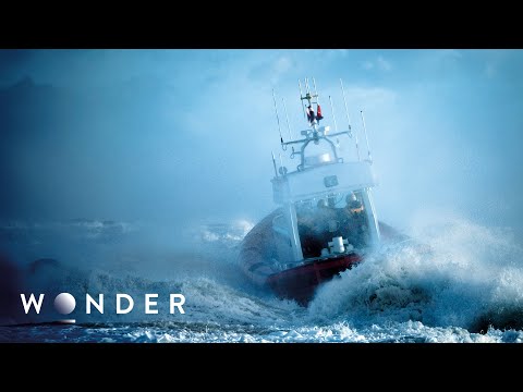 COAST GUARD VS. DRUNK BOATER: EXPLOSIVE NIGHT RESCUE MISSION CAUGHT ON CAMERA