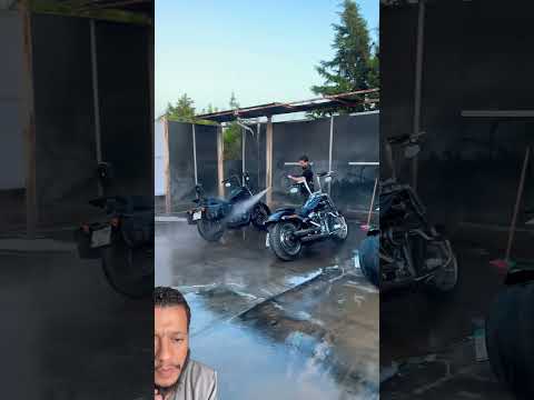 يقومون بعمل شيء مجمل