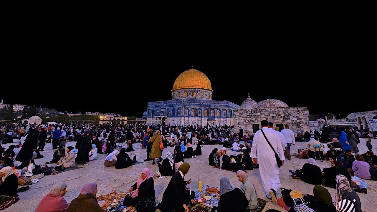 Can We Pray Isha After Tahajjud Azan