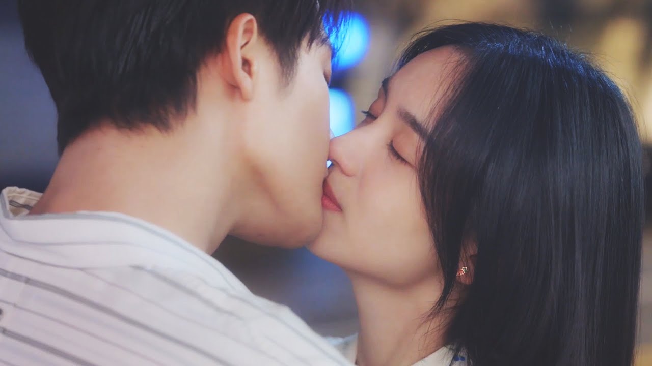 The girl was drunk and said she wanted to kiss Boss😍😍