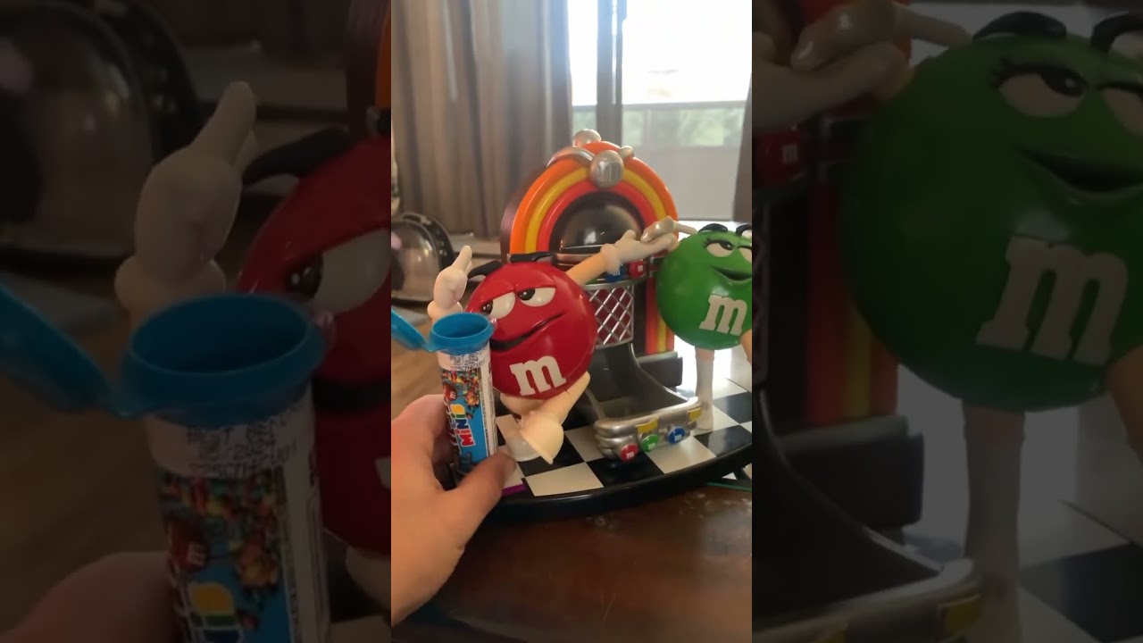 SUPER RARE M&M DISPENSER!! RETRO CANDY MACHINE !