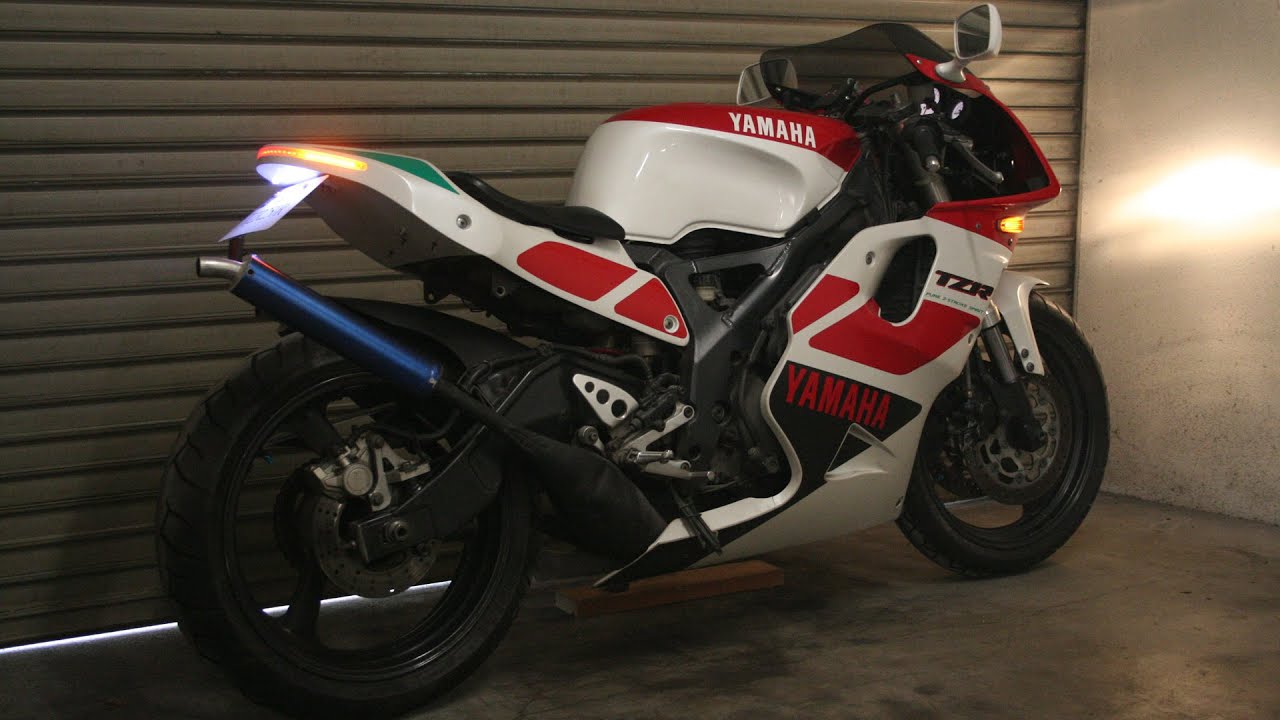 TZR250R(3XV) with handmade seat cowl - YouTube