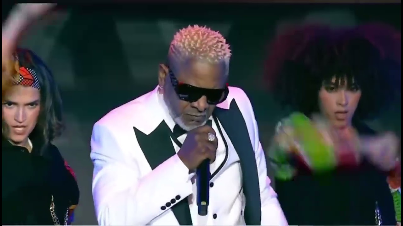 PRESTATION  D' AWILO LONGOMBA  AU CAF AWARDS 2025 AU MAROC