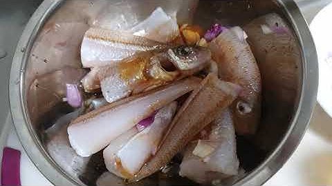 Bữa cơm đạm bạc với món cá đục muối chiên giòn và khó tiêu ăn rất ngon.