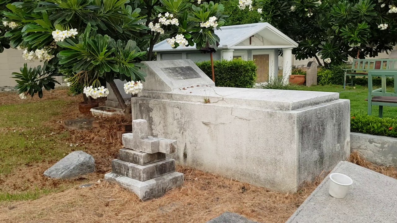 Правая сторона  протестантского кладбища, Бангкок.Left side Protestant cemetry, Bangkok
