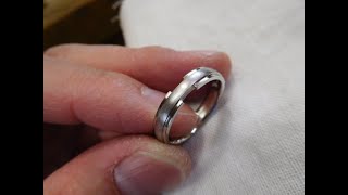 鍛造リング-伝統技法の鍛造で手作りをしたプラチナの指輪です
