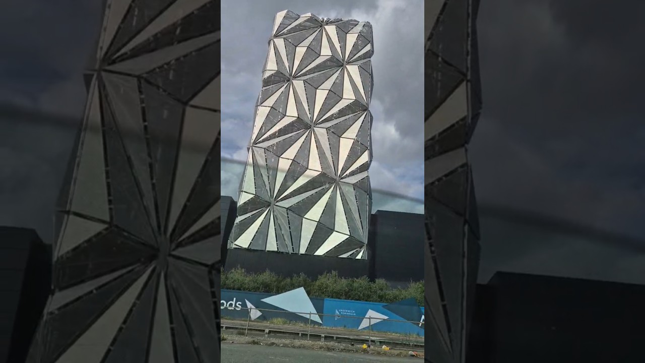 Greenwich Optic Cloak | Silver building London