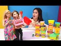 Çocuklar için hamur oyunları! Ayşe, hamile Barbie oyun hamuru ile çilek yapıyor!