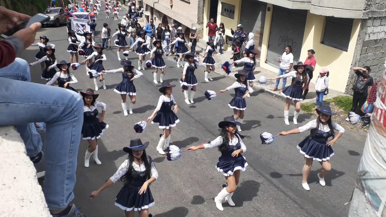 Desfilando a Quito Colegio "GRAN COLOMBIA" 🔵⚪ YouTube