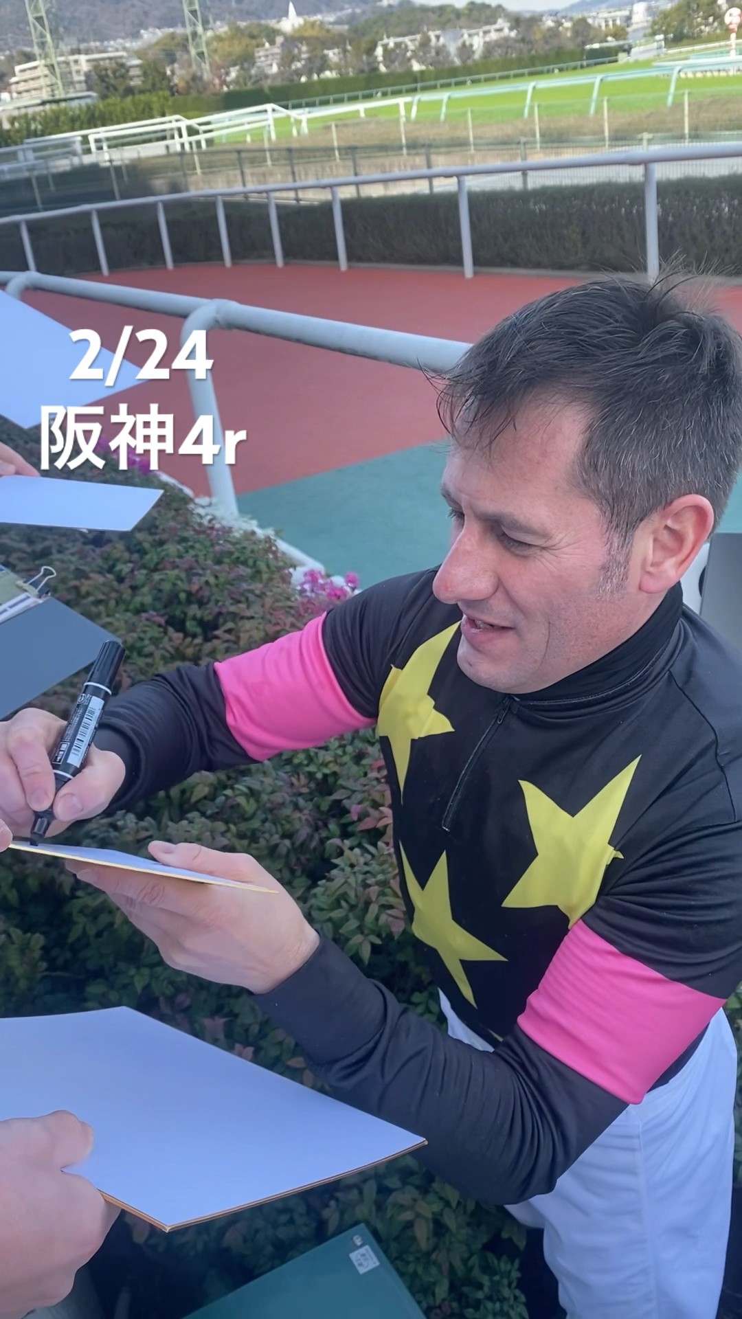 2015年　ダービー　ドゥラメンテ　ミルコ・デムーロ騎手　直筆サイン入り写真A4 vrwP1cu9cY2YL4Fg3aXpJtHyHIQWv4