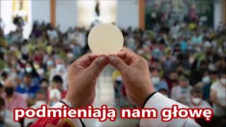 podmieniają nam głowę