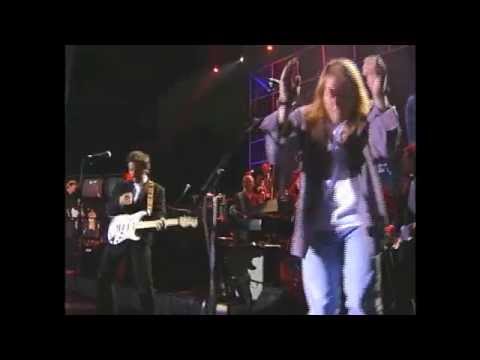 Axl Rose and Bruce Springsteen perform &quot;Come Together&quot;