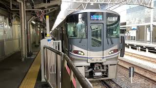 JR京都線225系100番台更新車U5編成+223系1000番台W17編成新快速米原方面近江塩津行き発車シーン