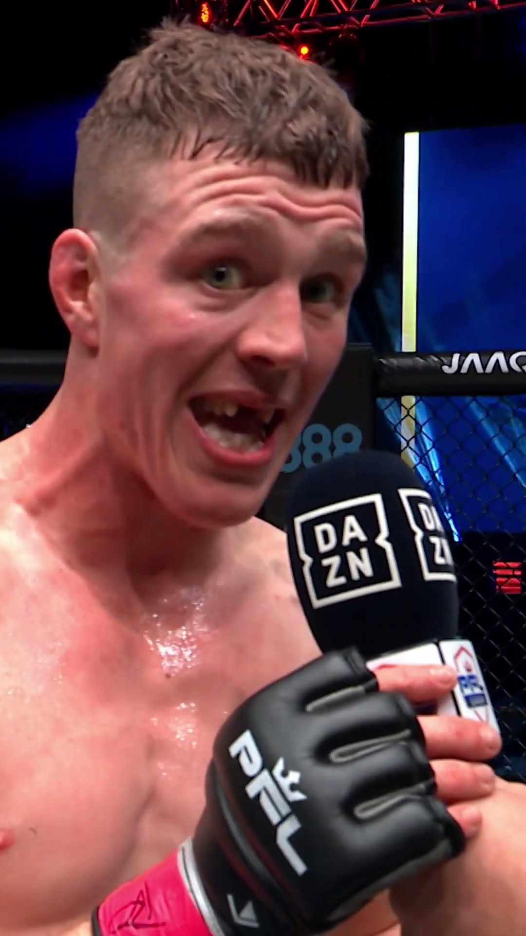 Dylan Tuke brings the CHAOS! ?? #mma #shorts