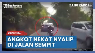 Viral Detikdetik Sopir Angkot Ugalugalan Tabrak Mobil Nekat Nyalip Di Jalan Sempit