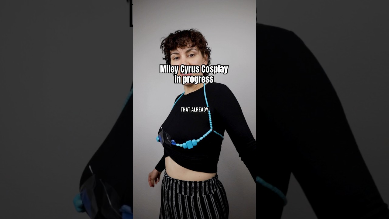 👀 I need your help!! 👀 #cosplayfail #mileycyrus #cosplaytutorial