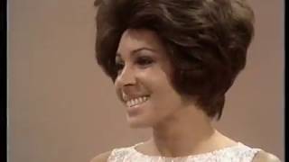 Video thumbnail of "Shirley Bassey -  Smoke Gets In Your Eyes  - 1971 - "high quality""
