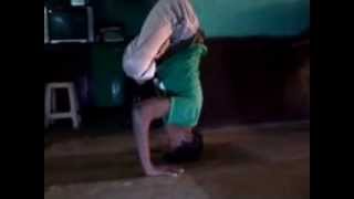 Best Yoga Video Ever....(, 2014-05-07T14:23:04.000Z)
