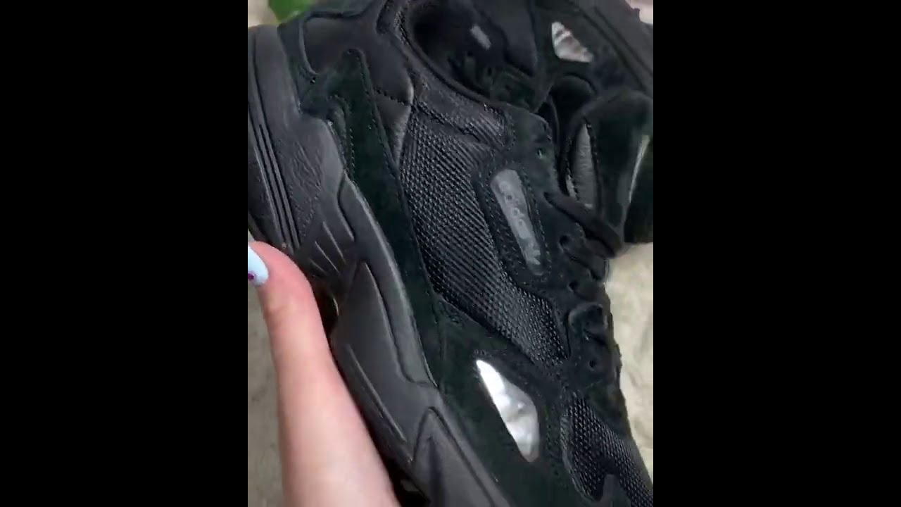 Обзор кроссовок Adidas Falcon