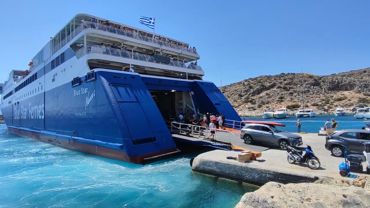 Blue Star Naxos - Μαζική άφιξη επισκεπτών στη Σχοινούσα 11/8/24