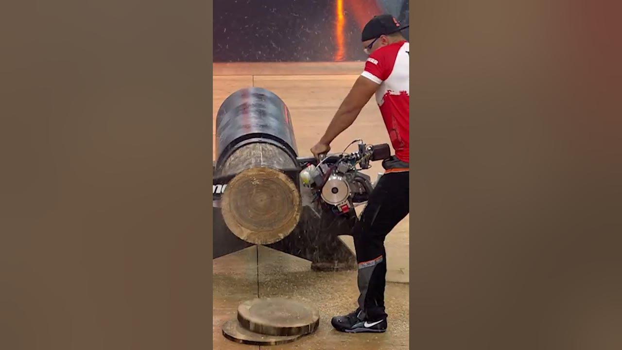 Chainsaw sound effect - YouTube