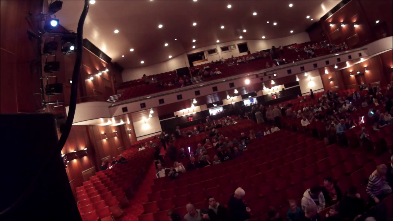 Audience Arriving 27th December Princess Theatre Torquay - YouTube