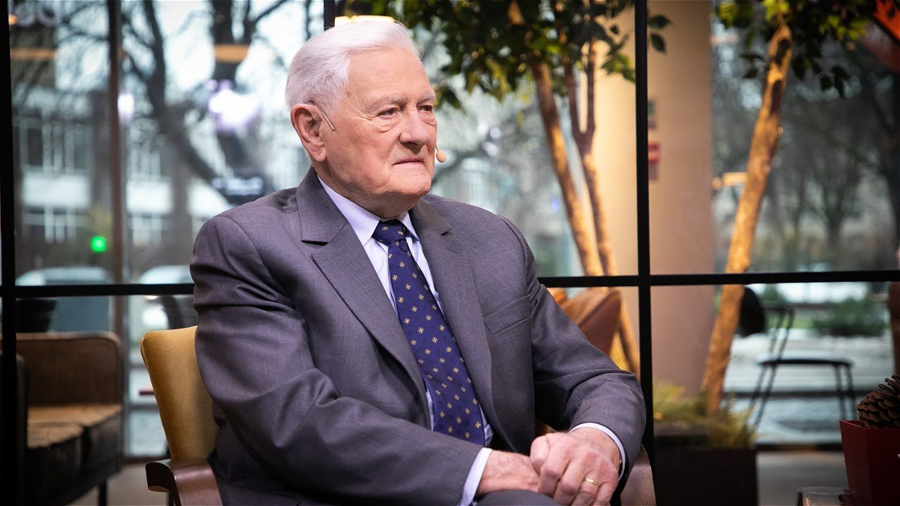 Prezidentui Valdui Adamkui sukanka 99-eri