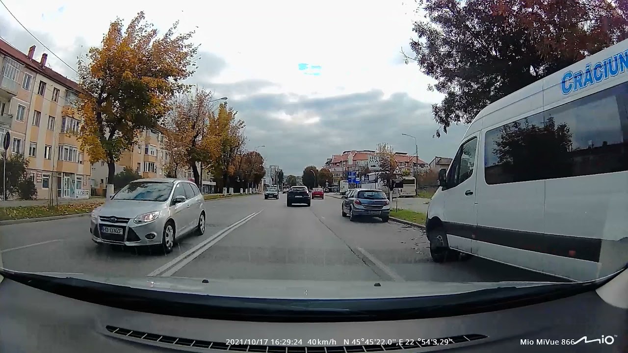 Drumul spre Castelul Corvinilor de la intrare In Hunedoara