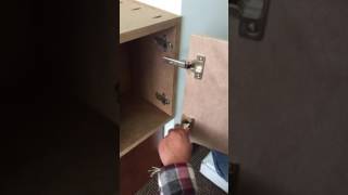 How to separate Salice hinges