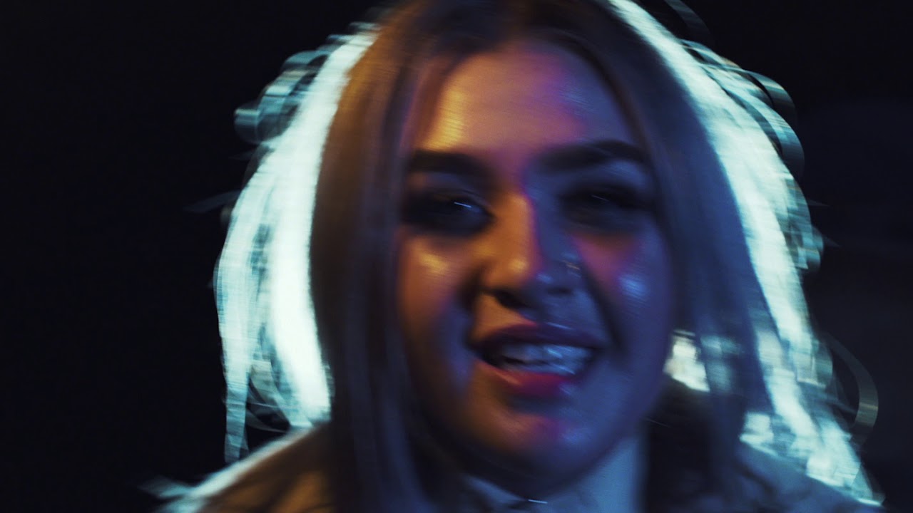 Finding September - "Hostage" Official Music Video adlı videoyu YouTube'da izle Finding September - "Hostage" Official Music Video adlı videoyu YouTube'da izle
