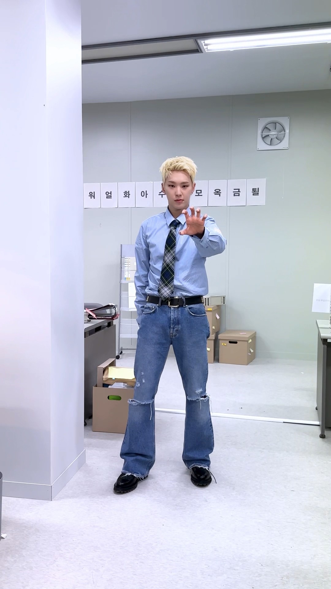 여러분에게 던져진 한 장의 포스터! 지금 바로 펼쳐보세요! ?️?? #부석순 #BSS #BSS_TELEPARTY #부석순_청바지 #BSS_CBZ #HOSHI #호시