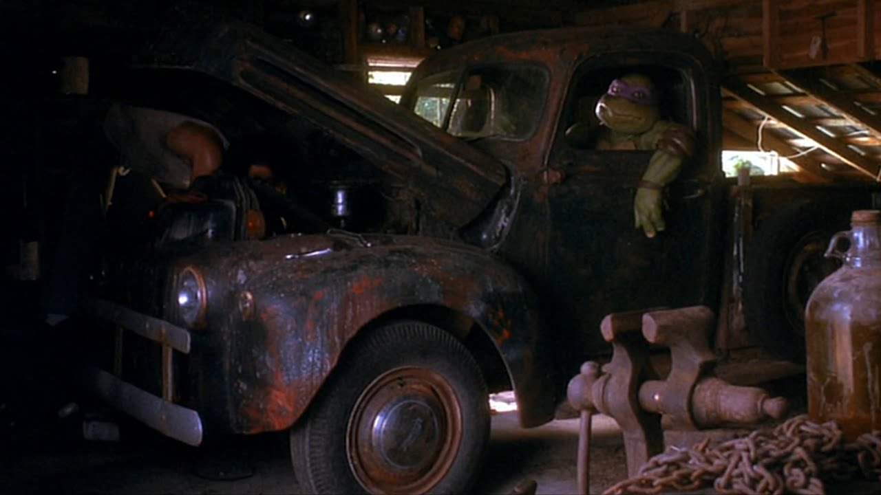 Teenage Mutant Ninja Turtles (1990) Fixing The Car