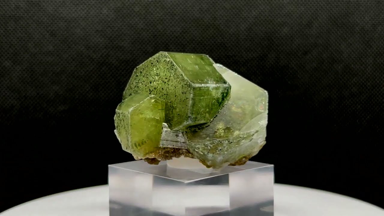 FLUORAPATITE, MUSCOVITE 1P322