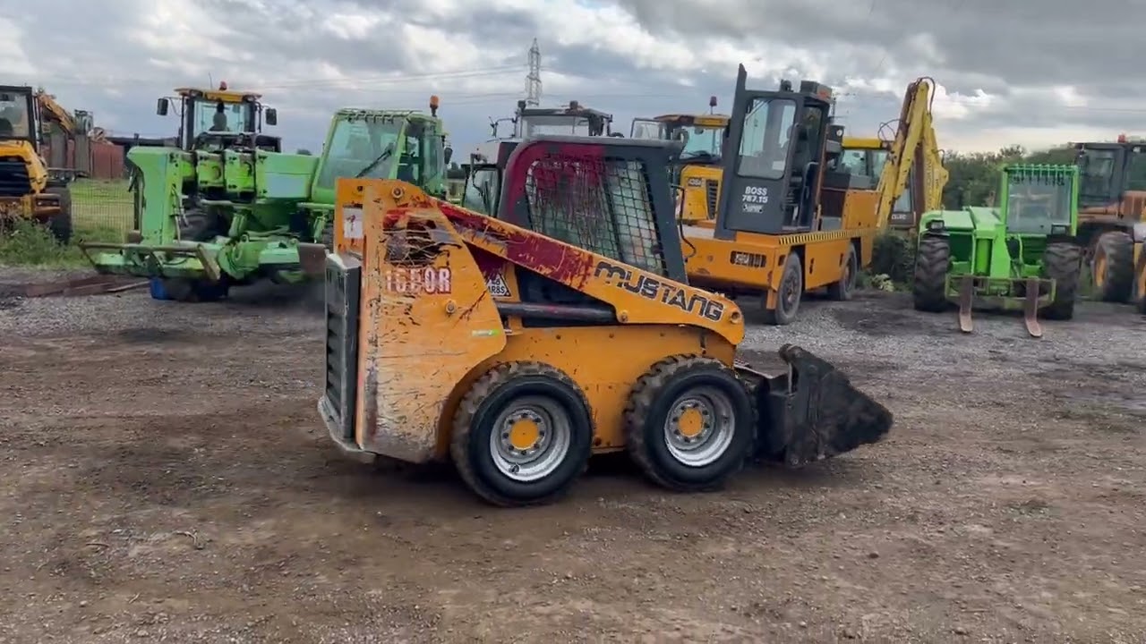 MUSTANG 1650R SKIDSTEER * YEAR 2018 * C/W BUCKET FOR SALE