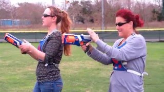 Nerf War Girl Shootout