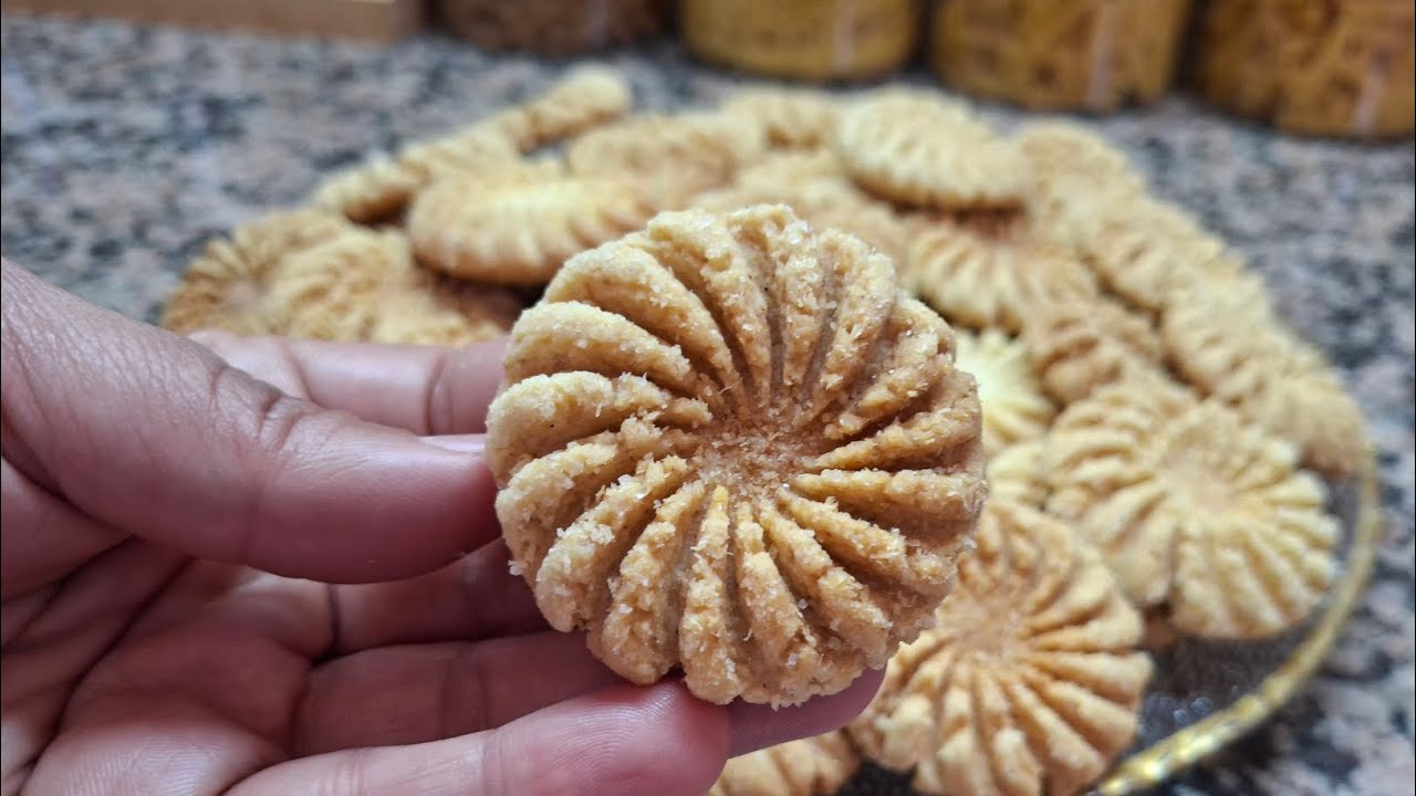 حلوةسهلة وسريعة كدوب فاليد قبل الفم بمكون زادها مداق رائع بكميةوفيرة جربيها للعيد حلويات العيد 2026 