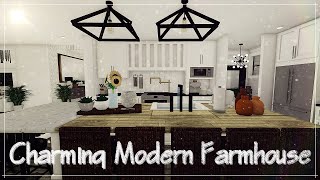 Roblox | Bloxburg: Charming Five Bedroom Modern Farmhouse | 900k | Part 1 | Speed Build