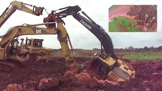 Deere Excavator Swamped